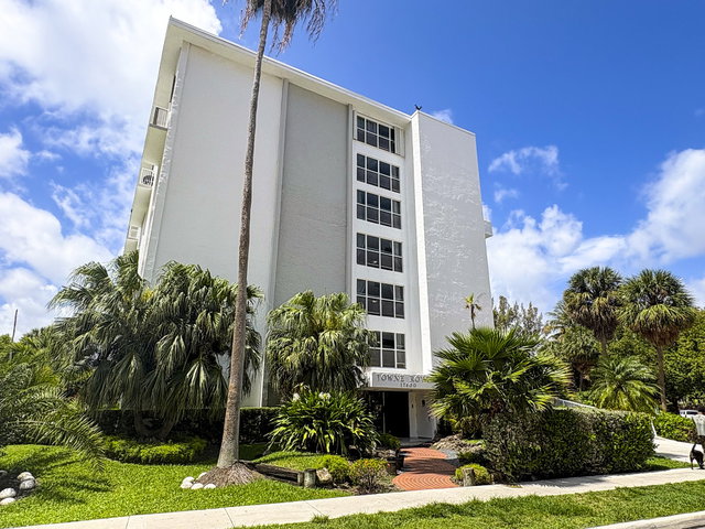 Towne Royale Condominium photo 2